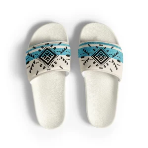 Claquettes pour hommes au bord de la piscine